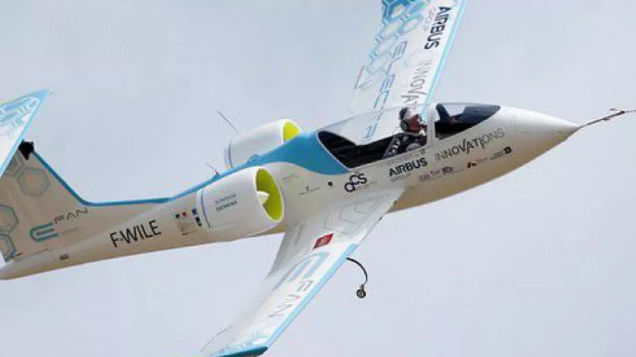 Бразилска авиокомпания купува 220 електрически самолета