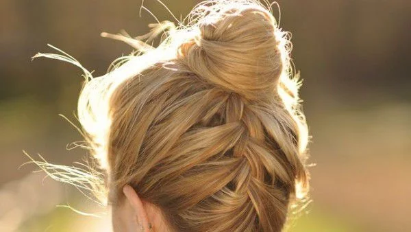 Направи си сама: Обърната плитка с кок