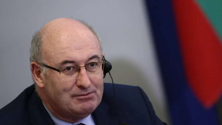 Хоган: ЕК обмисля разширяване на мерките срещу Русия