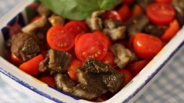 Салата от домати, мариновани патладжани и тахан