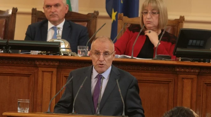 Управителят на БНБ защити спорното назначение на Стоян Мавродиев