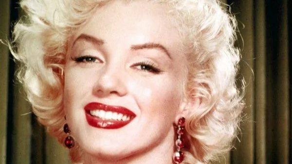 Честит празник на блондинките