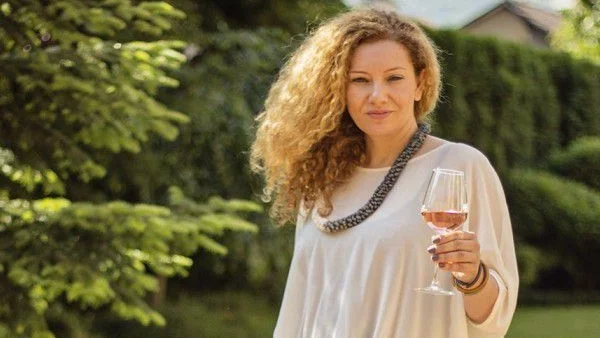 На чаша вино с Елина Спасова 