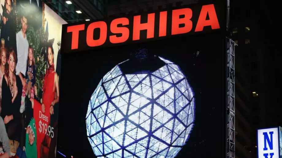 Toshiba се разцепва на две