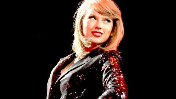 Тейлър Суифт дебютира като моден дизайнер