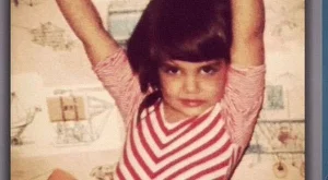 Koe e това момиченце?