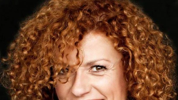 Ето я новата приятелка на Люси Дяковска