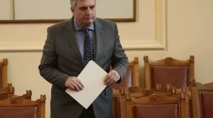 Калфин: Забавно ми е да ме обвиняват в любов към Пеевски