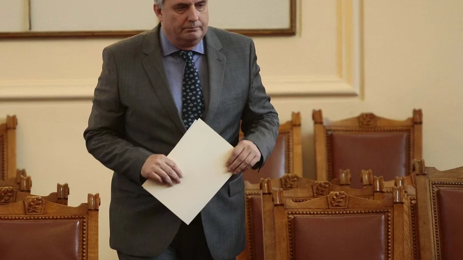 Калфин: Забавно ми е да ме обвиняват в любов към Пеевски