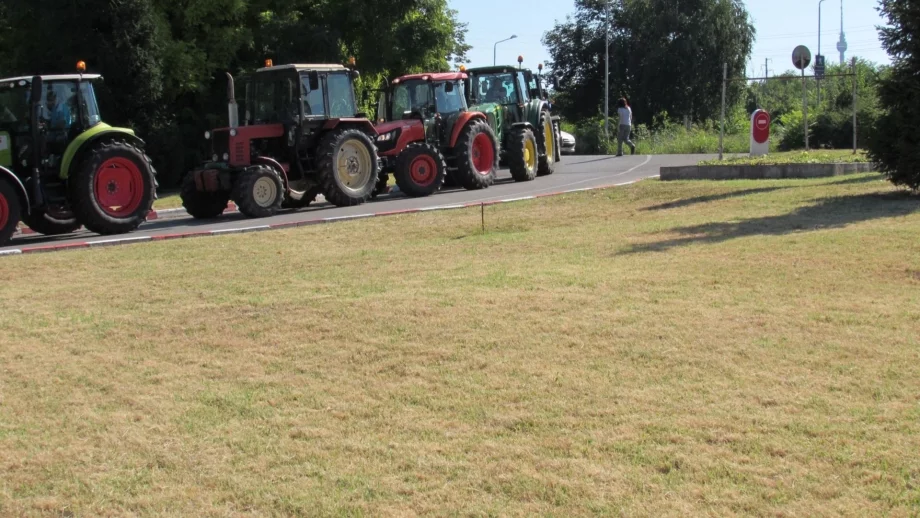 Български студенти ще се обучават на руска селскостопанска техника