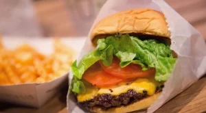 Данъкът върху вредните храни ще оскъпи българските стоки, твърди анализ 