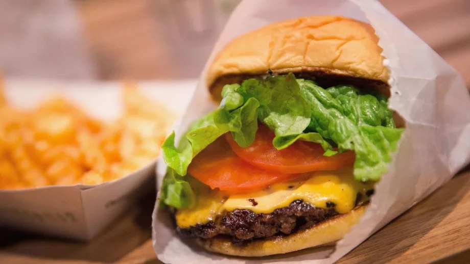 Данъкът върху вредните храни ще оскъпи българските стоки, твърди анализ 