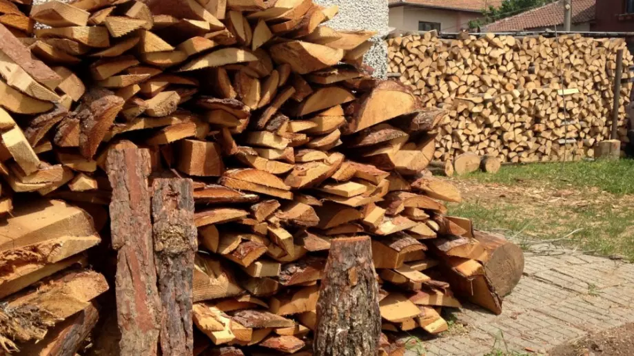 Откъде най-евтино да си купим дърва за огрев?