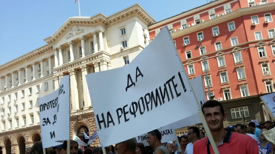 Синдикати и работодатели излязоха на протест заради цената на тока