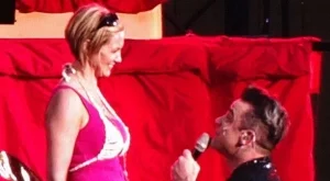 Роби Уилямс ще легне в леглото с едно българско момиче