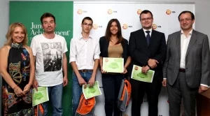 Български ученици създават "умен" часовник за незрящи