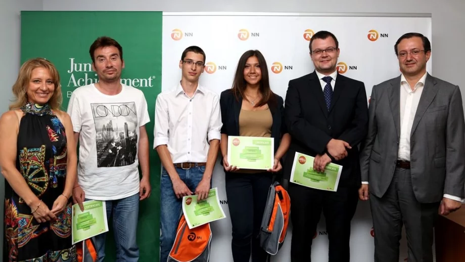 Български ученици създават "умен" часовник за незрящи