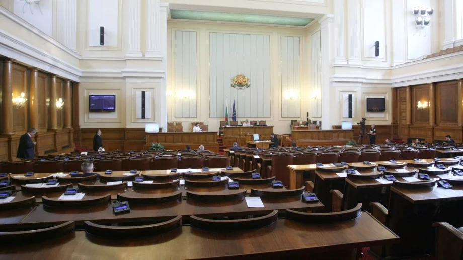 Депутатите обещано не орязаха привилегиите на служителите на МВР