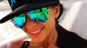 Родни звезди разпускат на плажа