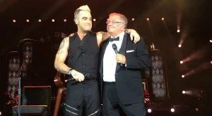 Бащата на Роби Уилямс пее с него в Бургас