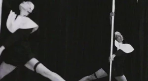 Мадона провокира с монахини на пилон