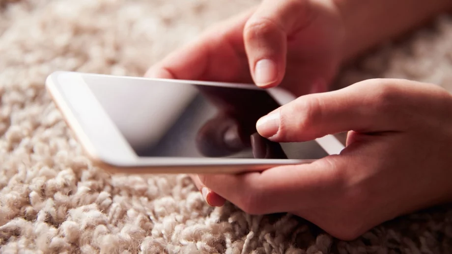 Въвеждат таван на таксите за роумниг от средата на 2017 г.