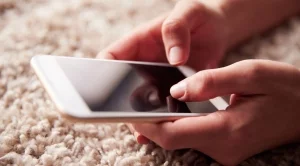 Как да свържете Android телефон с телевизора си 