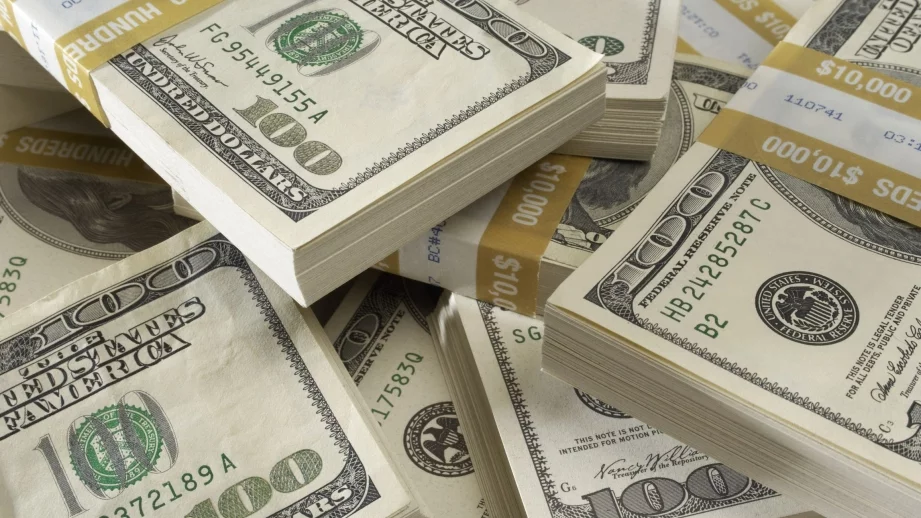 Русия изпраща цели самолети с пари на Венецуела