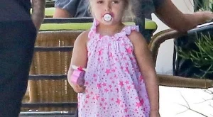 4-годишната Харпър Бекъм с биберон: За или против?