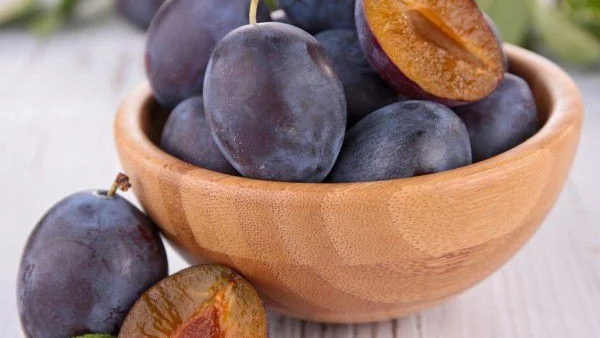 Маска за лице със сини сливи