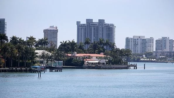 Versace ще продава и луксозни имоти