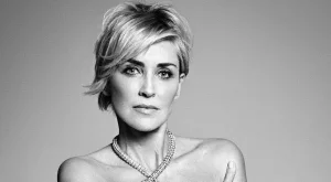 Шарън Стоун се съблече и е супер секси