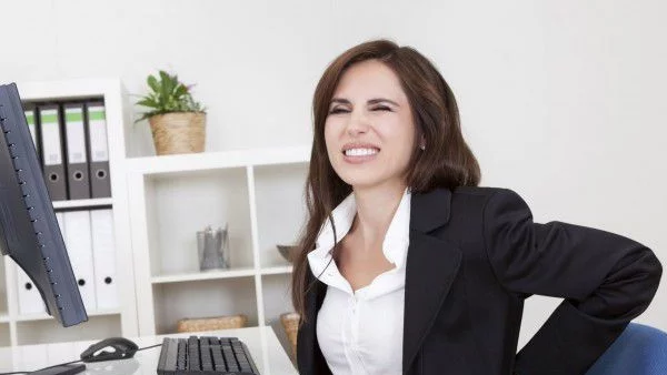 Да облекчим болката в гърба, докато сме в офиса?