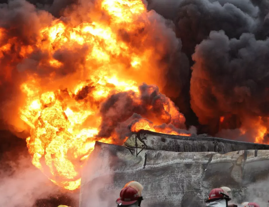 Бунтовници взривиха три танкера с гориво в Абу Даби, има загинали (ВИДЕО)