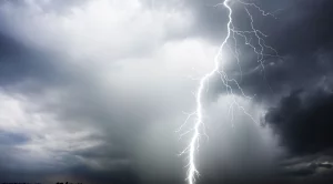 Съвети за безопасност при гръмотевична буря 