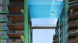 Първият висящ басейн 