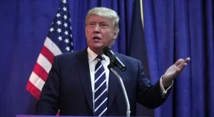 Тръмп налива още 100 млн. долара в кампанията си 