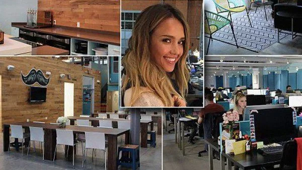 В офиса на компанията на  Джесика Алба