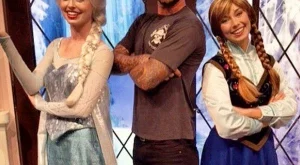 Вижте снимки от посещението на Бекъм в Дисниленд