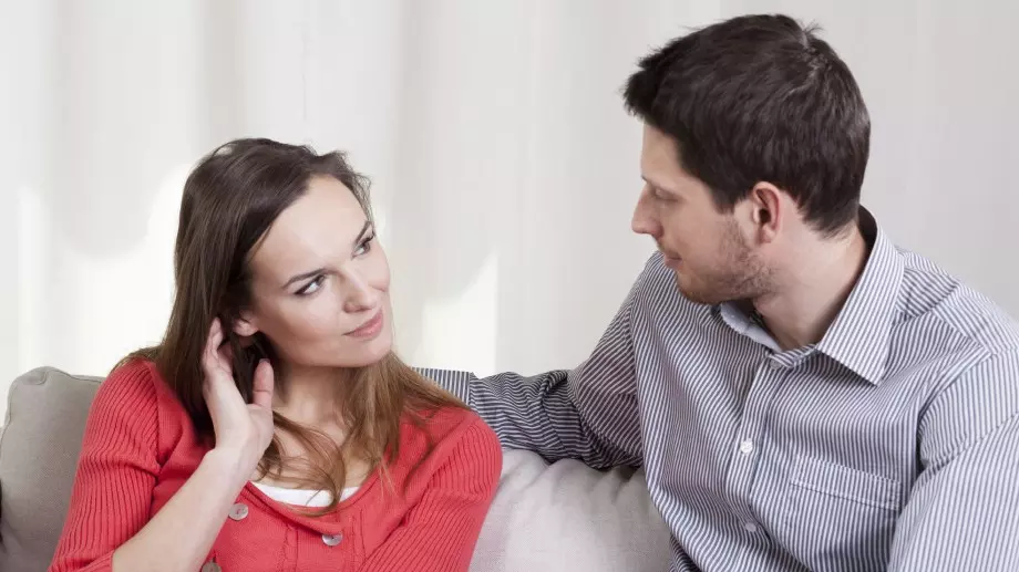 Защо на мъжете им е толкова трудно да слушат жените