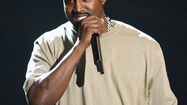 Фенове срещу желанието на Кание да записва кавъри на Бауи