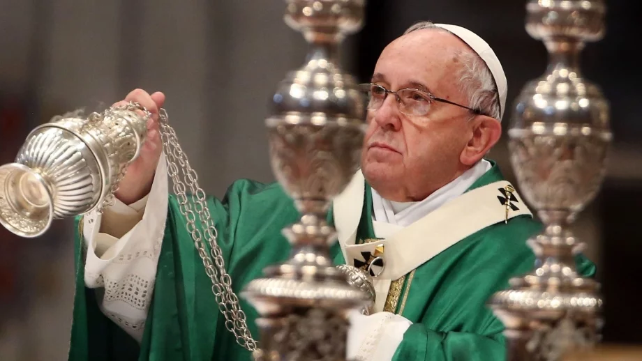 Папата призова за създаване на световна централна банка