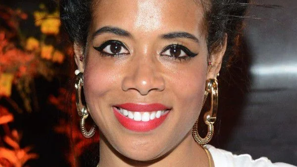 Келис отново ще става майка