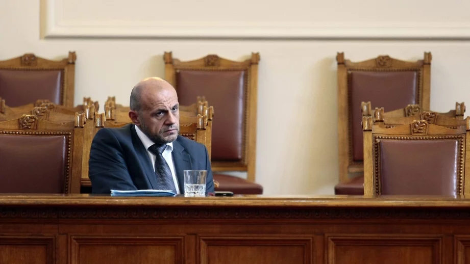 Няма спирания на еврофондове, уверява Дончев