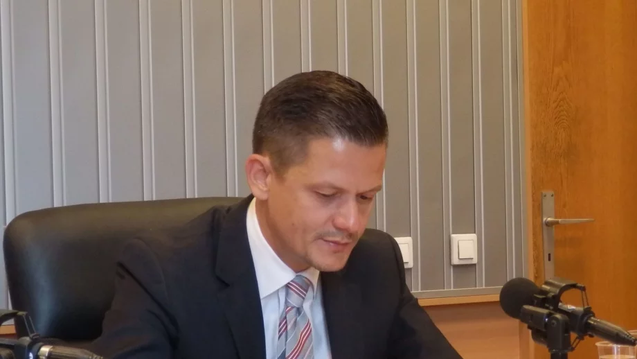 КЗП: Авиопревозвачи могат да предлагат туристически услуги в рамките на закона