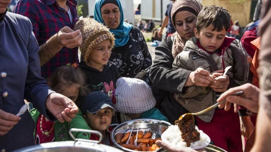 Сирийците и богатите им братя от Залива 