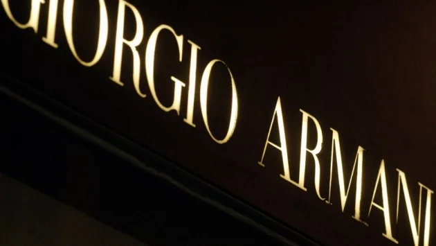 Armani започва да шие медицински облекла