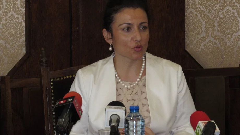 Танева: Никой не поиска мнението ни за данък "вредни храни"