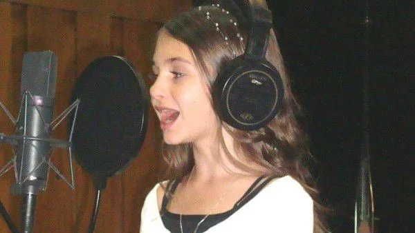 Крисия записва песен за финала на Детската Евровизия