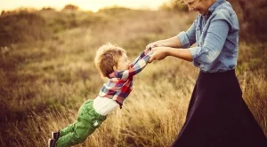 Трябва ли жените, които гледат дете или възрастен, да плащат по-малки данъци?